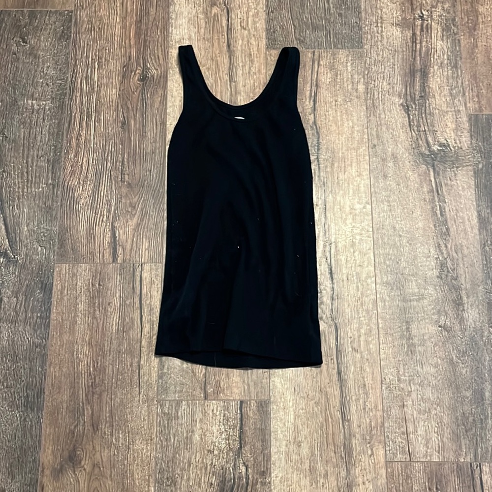 black old navy tank top